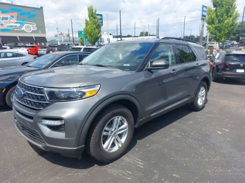 Used 2021 Ford Explorer XLT w/ Equipment Group 202A AWD/4WD image 4