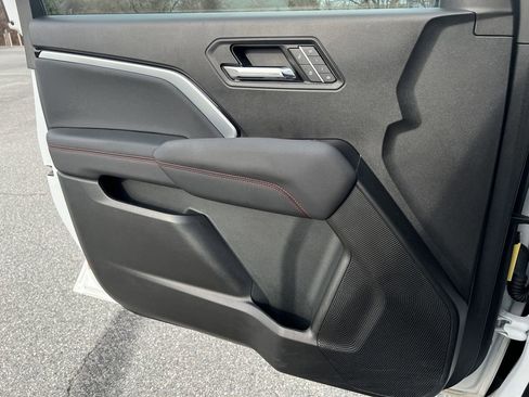 Used 2023 Chevrolet Colorado Z71 w/ Z71 Convenience Package 2 image 18