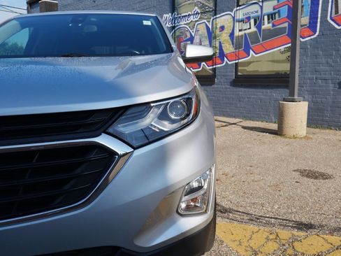Used 2020 Chevrolet Equinox LT w/ Driver Convenience Package FWD image 3