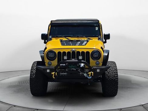 Used 2015 Jeep Wrangler Unlimited Sahara w/ Max Tow Package AWD/4WD image 8