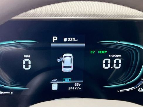 Certified 2023 Kia Niro EX image 12