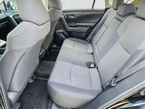 Used 2019 Toyota RAV4 XLE w/ Convenience Package FWD image 18