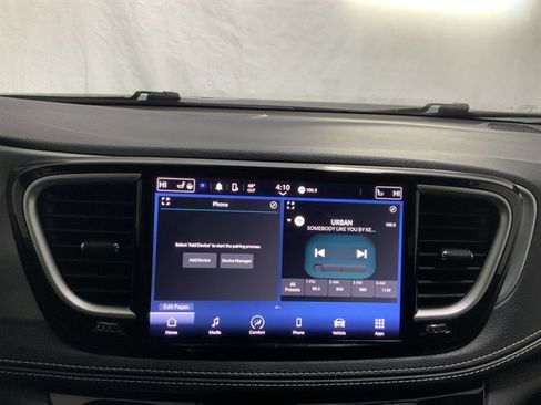 Used 2023 Chrysler Pacifica Touring image 23