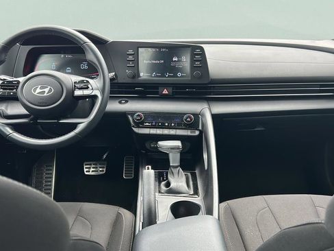 Certified 2025 Hyundai Elantra Sport image 15