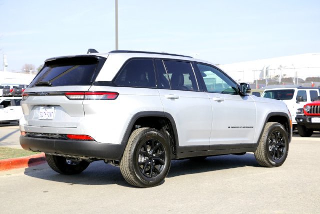 New 2025 Jeep Grand Cherokee Altitude RWD image 5
