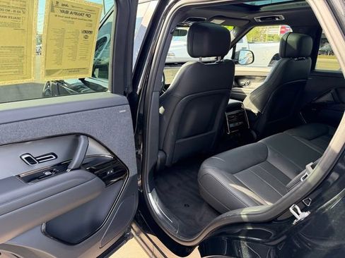 Used 2025 Land Rover Range Rover Sport SE image 29