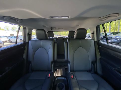 Used 2026 Toyota Highlander Limited AWD/4WD image 26