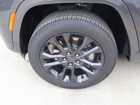 New 2026 Jeep Grand Cherokee L Limited AWD/4WD image 19