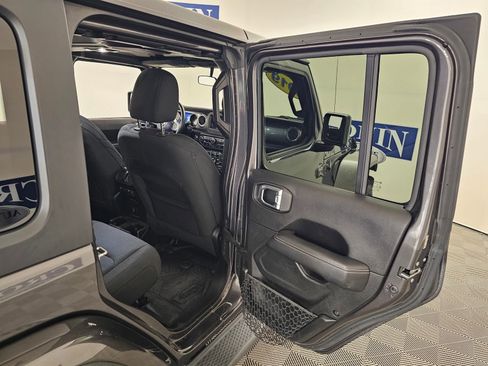 Used 2019 Jeep Wrangler Unlimited Sahara AWD/4WD image 25