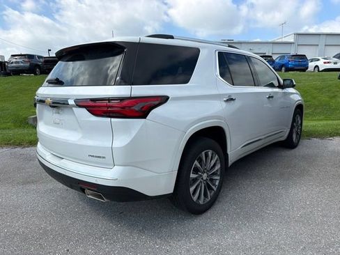 Used 2022 Chevrolet Traverse Premier FWD image 6