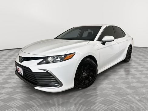 Used 2022 Toyota Camry LE image 1