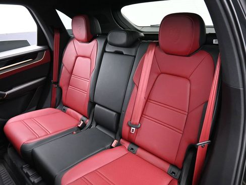 Used 2025 Porsche Cayenne S image 24