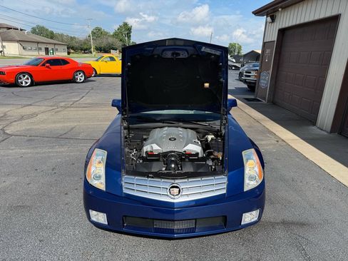Used 2005 Cadillac XLR RWD image 24