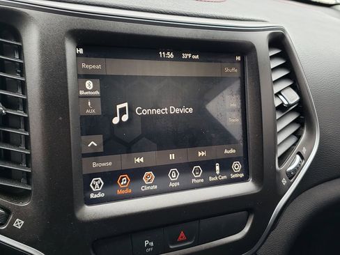 Used 2019 Jeep Cherokee Trailhawk image 23