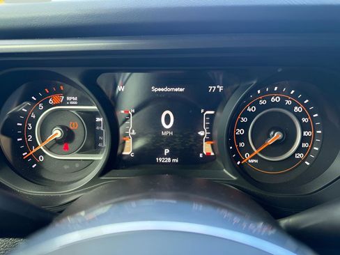 Used 2024 Jeep Wrangler Sahara w/ Safety Group image 11