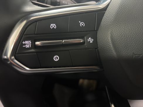 Used 2026 Chevrolet Equinox LT AWD/4WD image 14