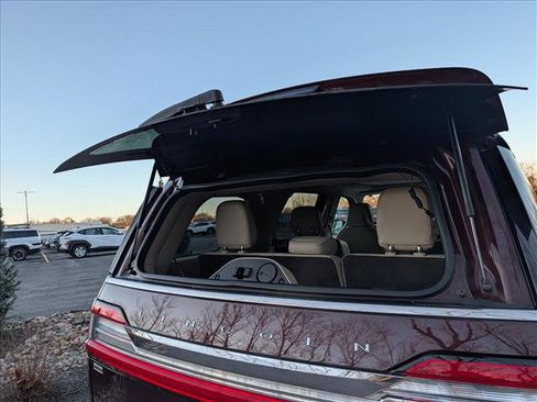 Used 2018 Lincoln Navigator Reserve w/ Technology Package image 26