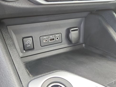 Used 2025 Nissan Sentra SV image 19