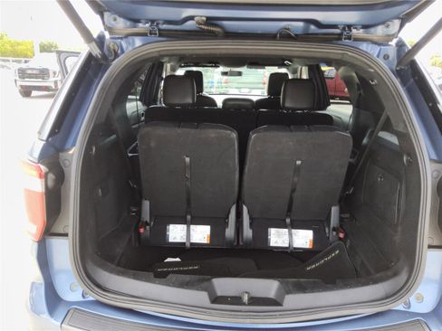 Used 2018 Ford Explorer XLT w/ Equipment Group 202A FWD image 21
