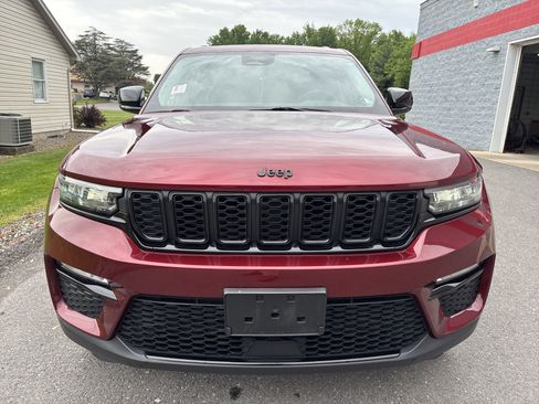 Used 2023 Jeep Grand Cherokee Limited w/ Black Appearance Package AWD/4WD image 9