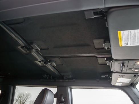 Used 2023 Ford Bronco Badlands image 28