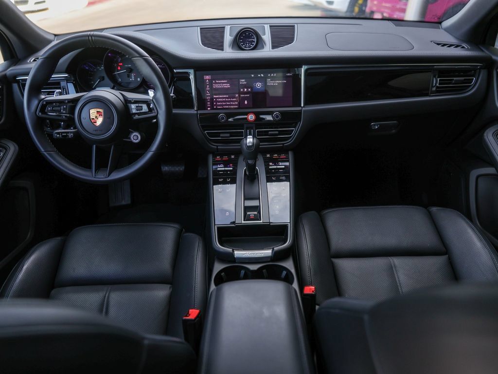 Certified 2026 Porsche Macan AWD/4WD image 30