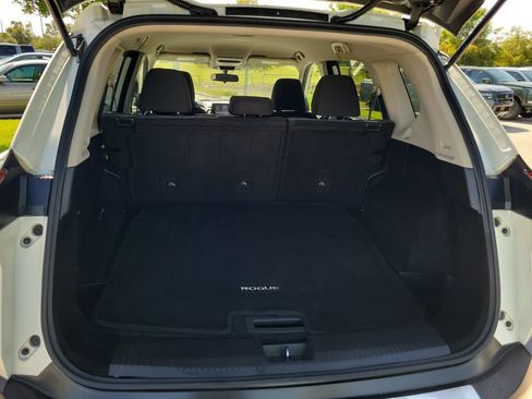 Used 2021 Nissan Rogue SV FWD image 10