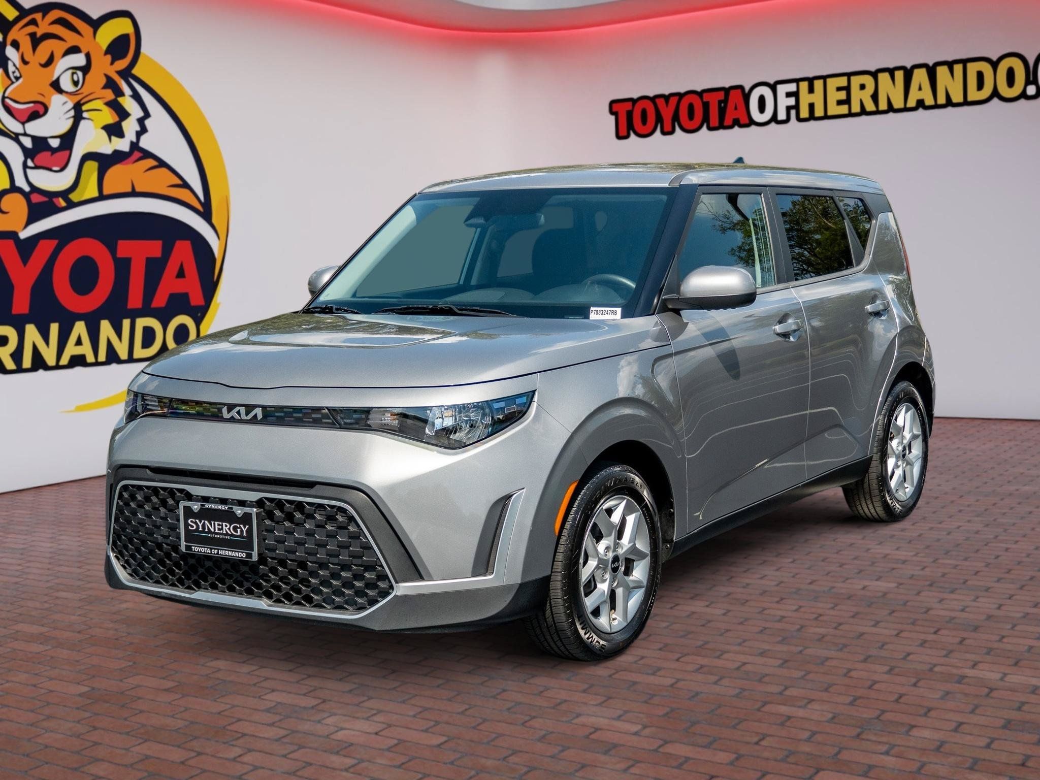Used 2023 Kia Soul LX w/ LX Technology Package FWD image 1