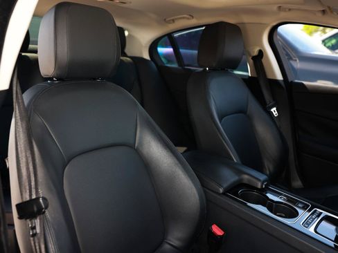Used 2017 Jaguar XE Premium RWD image 20