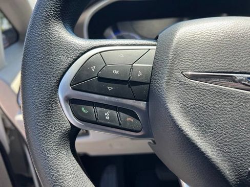 Used 2020 Chrysler Voyager Lxi FWD image 14