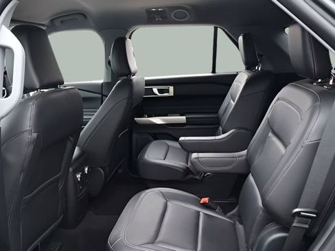 Used 2023 Ford Explorer XLT w/ Equipment Group 202A image 15