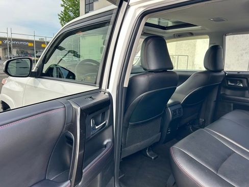 Certified 2018 Toyota 4Runner TRD Off-Road Premium AWD/4WD image 11