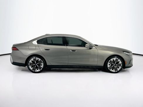 Certified 2025 BMW 530i w/ Premium Package RWD image 4