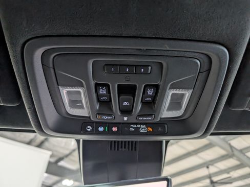 Used 2024 GMC Sierra 2500 Denali Ultimate AWD/4WD image 24