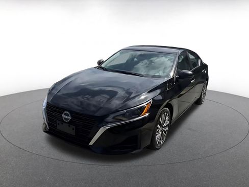 Used 2025 Nissan Altima 2.5 SV image 6