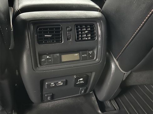 Used 2020 Nissan Pathfinder SL image 27