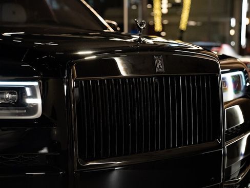Used 2023 Rolls-Royce Cullinan Black Badge w/ Dark Exterior Package AWD/4WD image 24