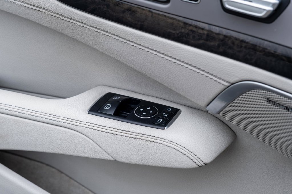 Used 2013 Mercedes-Benz SL 550 w/ Premium Pkg image 12