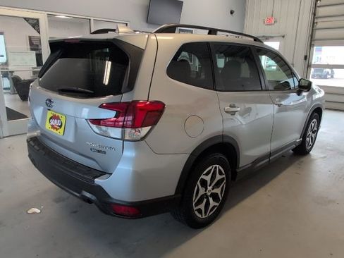 Used 2019 Subaru Forester Premium AWD/4WD image 5
