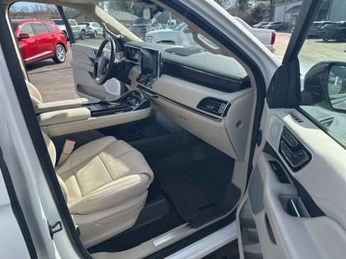 Used 2021 Lincoln Navigator L Reserve w/ Luxury Package AWD/4WD image 20