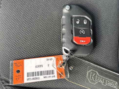 Used 2021 Jeep Gladiator Sport image 35