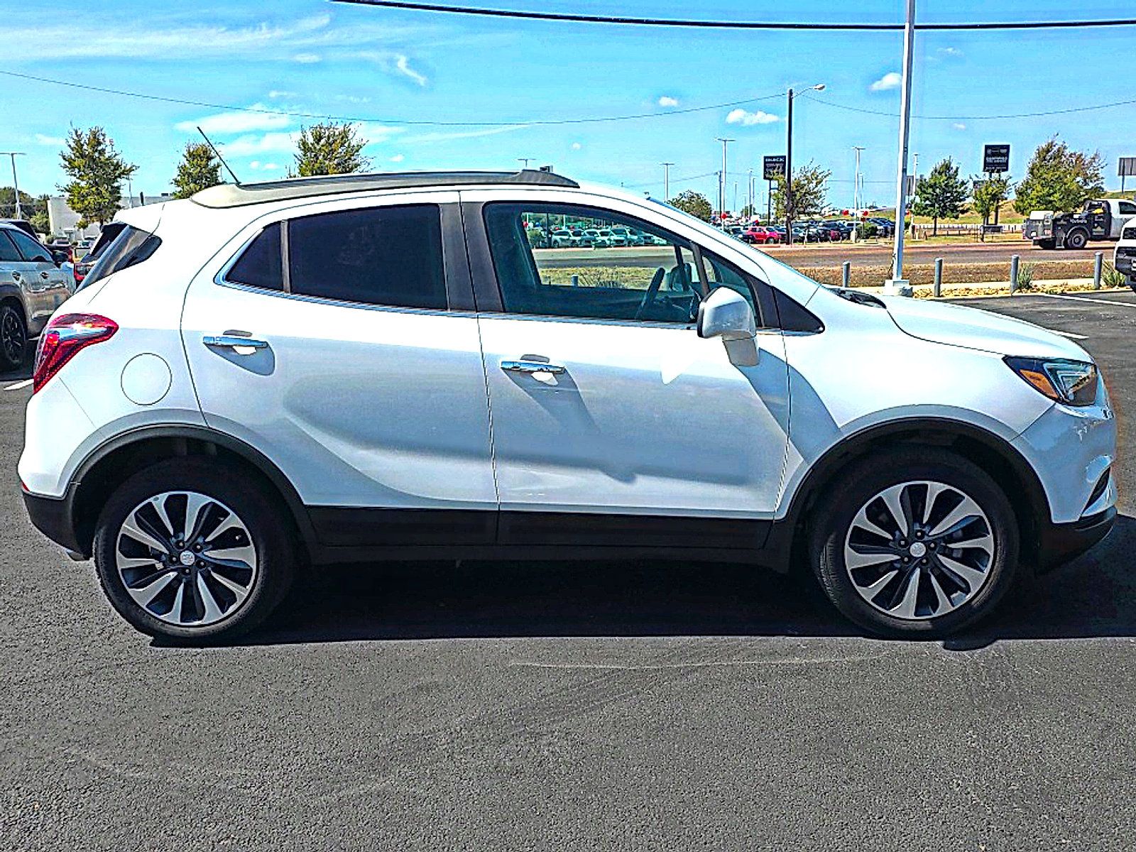 Used 2022 Buick Encore Preferred w/ Safety Package AWD/4WD image 5