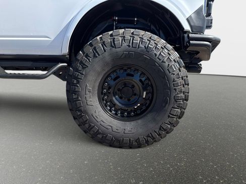 Used 2022 Ford Bronco Outer Banks image 10