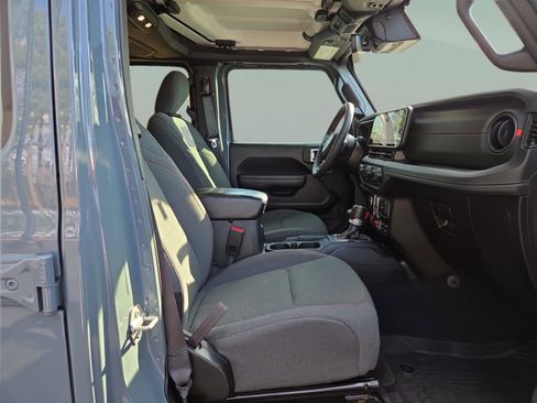 Used 2024 Jeep Wrangler Unlimited Rubicon w/ XTREMEE 35" Tire Package image 36