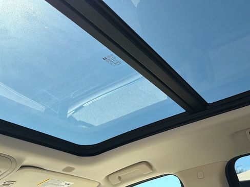 Used 2022 GMC Yukon XL Denali image 18