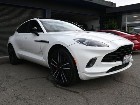 Used 2022 Aston Martin DBX AWD/4WD image 7