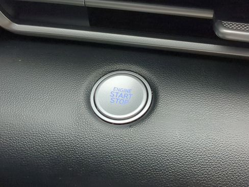 Used 2023 Hyundai Elantra SEL image 21