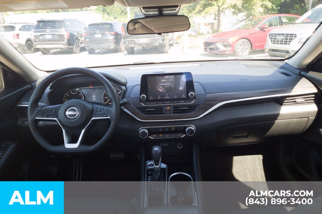 Used 2024 Nissan Altima 2.5 SV FWD image 18