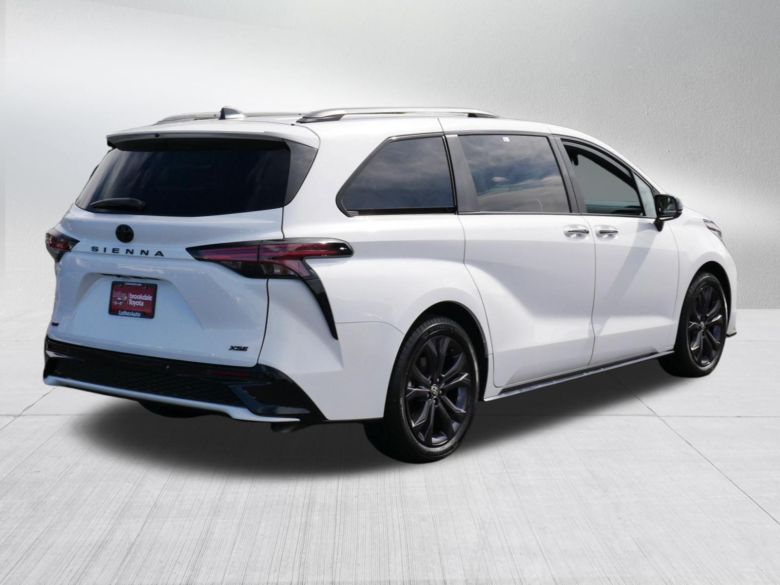 Certified 2026 Toyota Sienna XSE FWD image 7