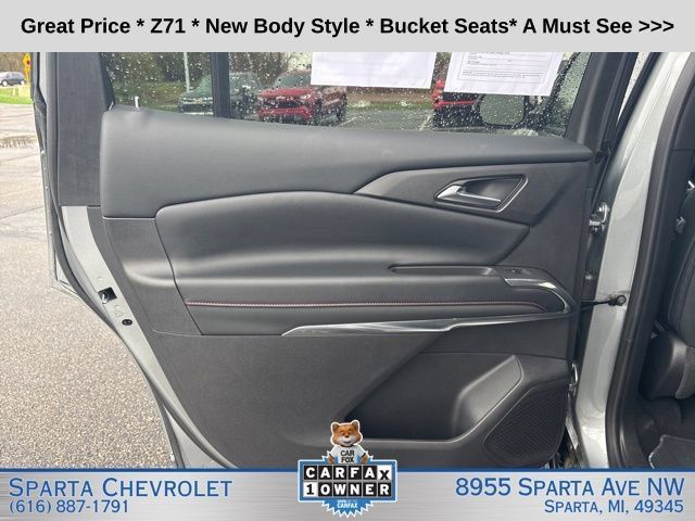 Used 2025 Chevrolet Traverse Z71 AWD/4WD image 17